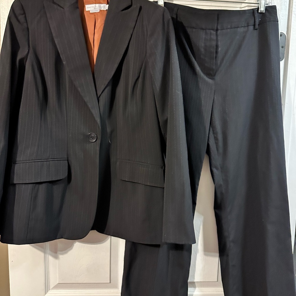 Garfield & Marks 3-Piece Suit (Top/Bottom different size)